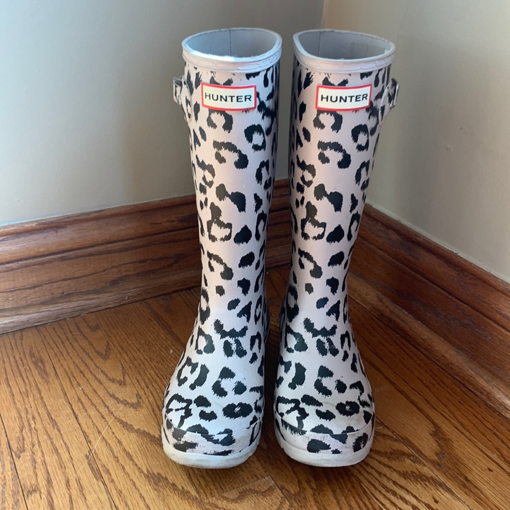 Hunter  Original Tall Rain Boots leopard  Size US  2 girls